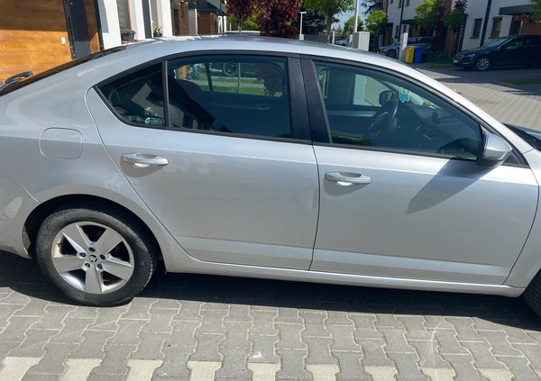 Skoda Octavia cena 39900 przebieg: 234700, rok produkcji 2016 z Nowe małe 79